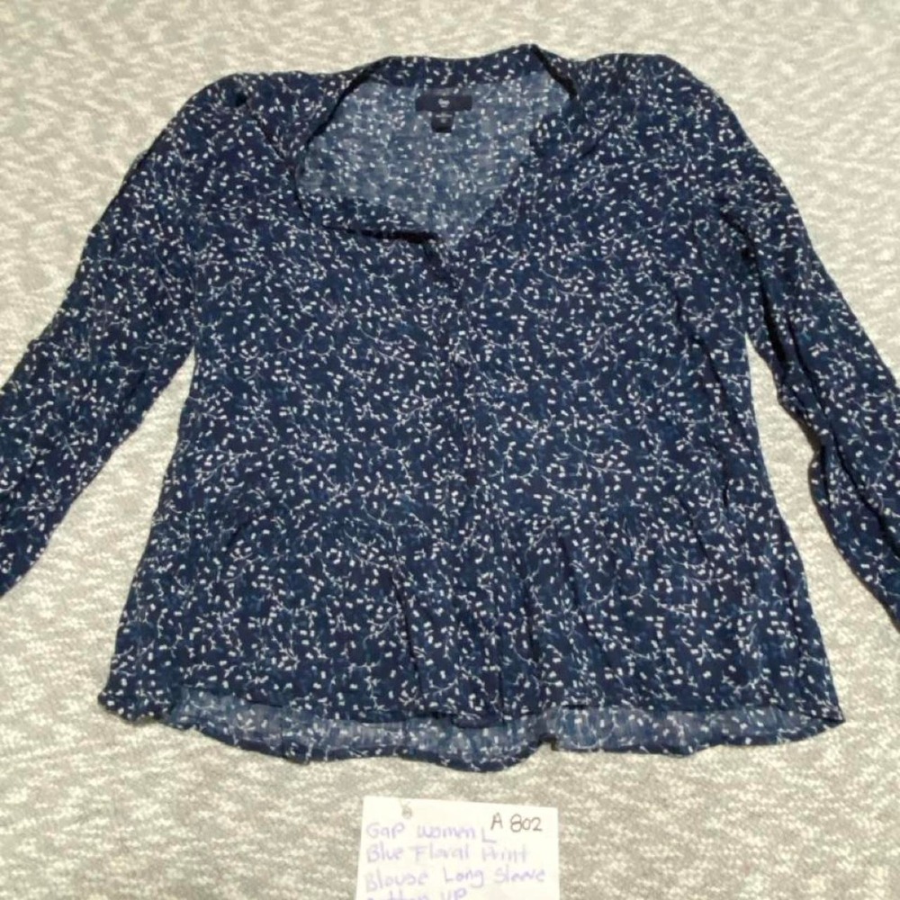 Gap blue floral print blouse with white flowers long sleeve size L. SKU-A802